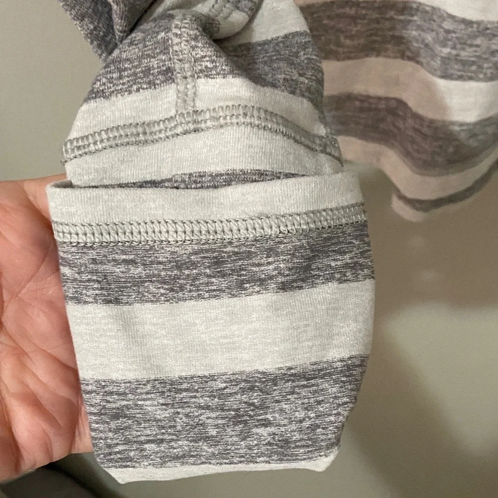 Lululemon quarter zip pull over size 6 dark / light gray stripe - Picture 7 of 13